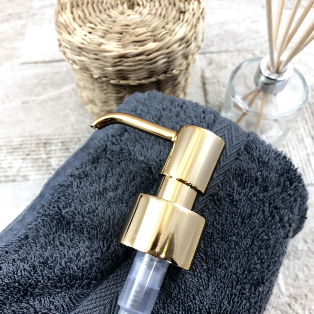 Dosatore in ottone colore oro per dispenser bagno Dosatore in ottone colore oro per dispenser bagno